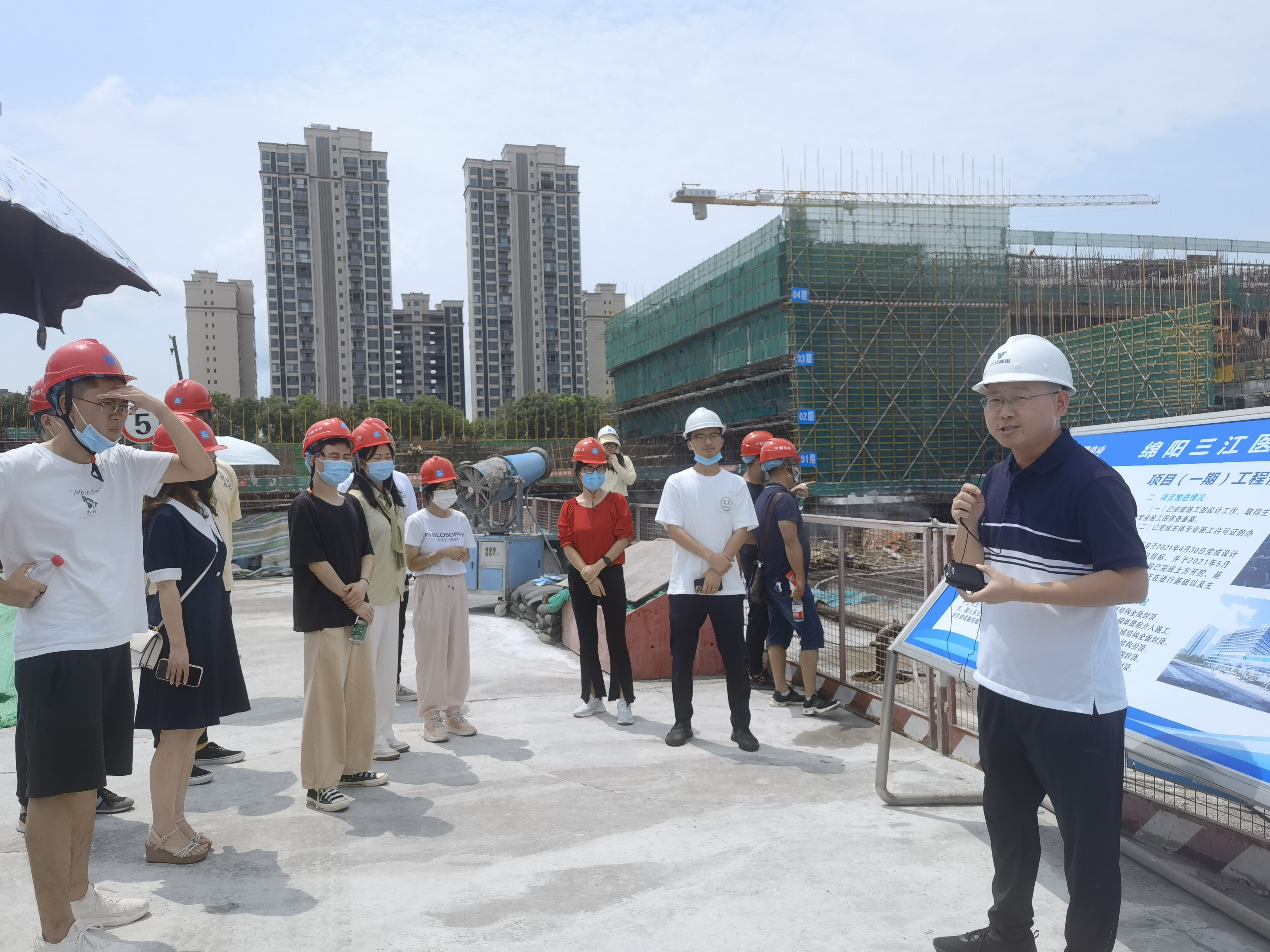观项目 增认同 促学习 ——谈球吧集团组织青年学员开展重点项目观摩
